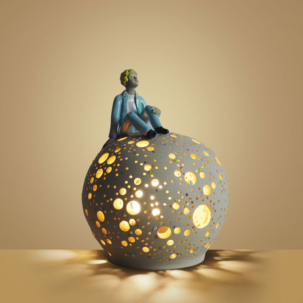 Lampe céramique petit prince allumée
