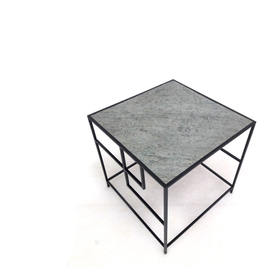 Table litho en métal et feuille de pierre