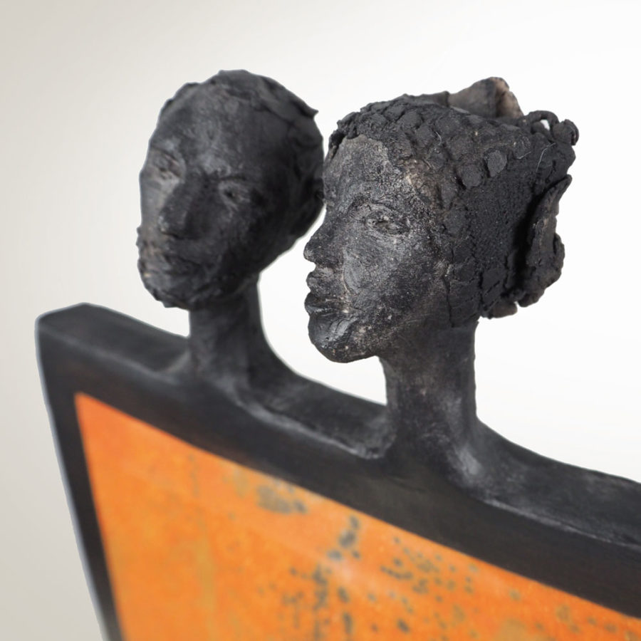 détail têtes sculpture grès couple Dogon