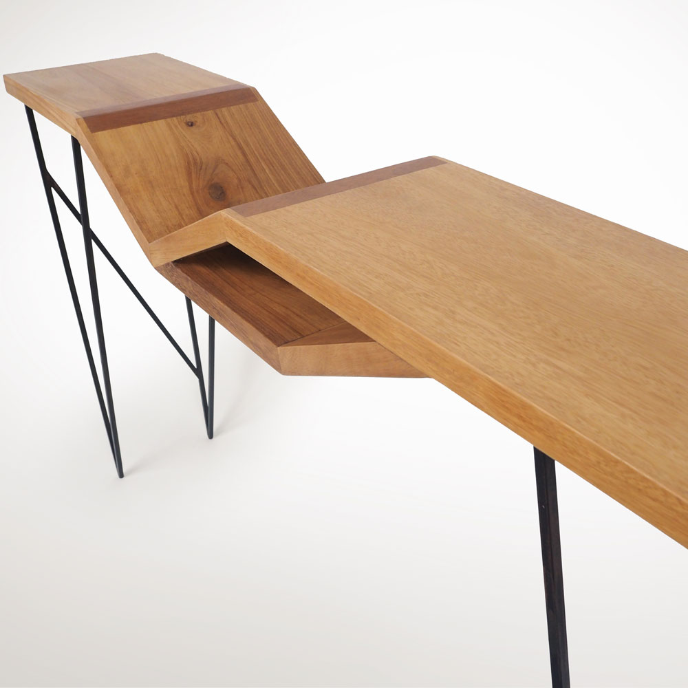 console bois et métal déviation perspective