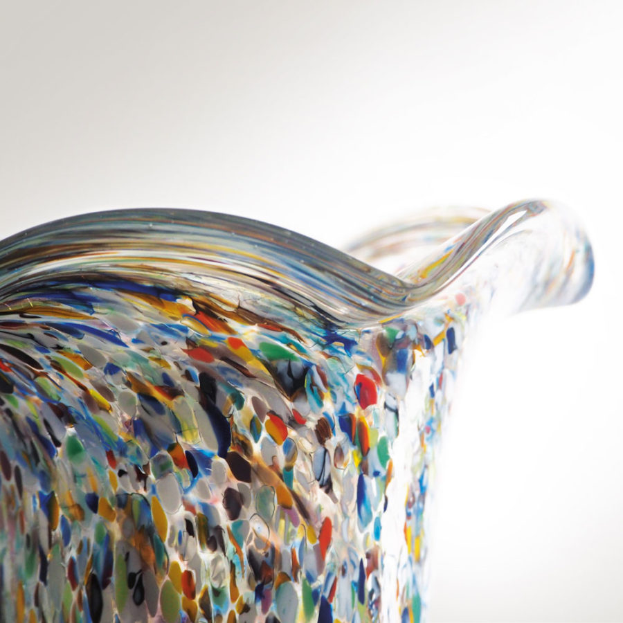 détail du col du vase en verre soufflé gm avec Millefiori vue 2