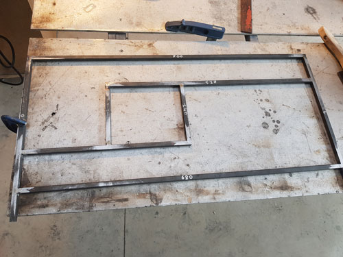 réalisation d'un piétement métallique pour une table basse